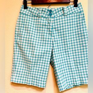 Nike Golf Sz 2,Aqua & White Plaid Shorts.4 pockets. Front zip. .10 inch inseam